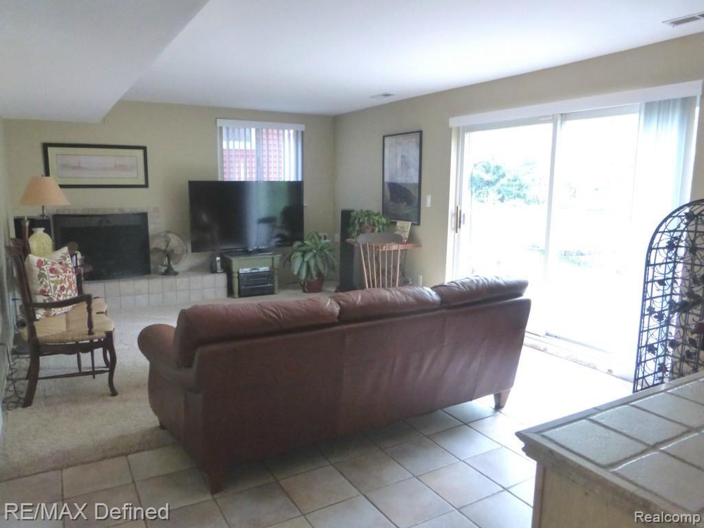 3544 Beach Road Troy, MI 48084 - Photo 16 of 24 2014-05-13 23.46
