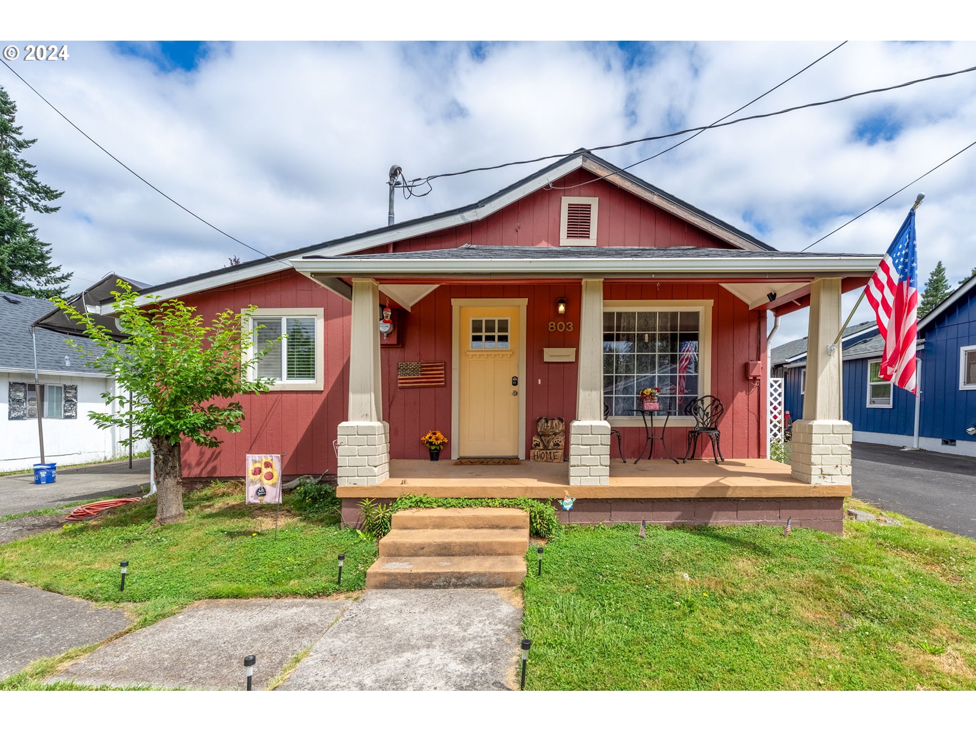 803 Elizabeth Street Kelso, WA 98626 - Photo 1 of 36