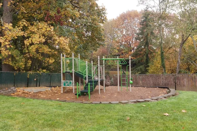 $1,079 | 30125 Southwest Brown Road, Wilsonville, OR 97070