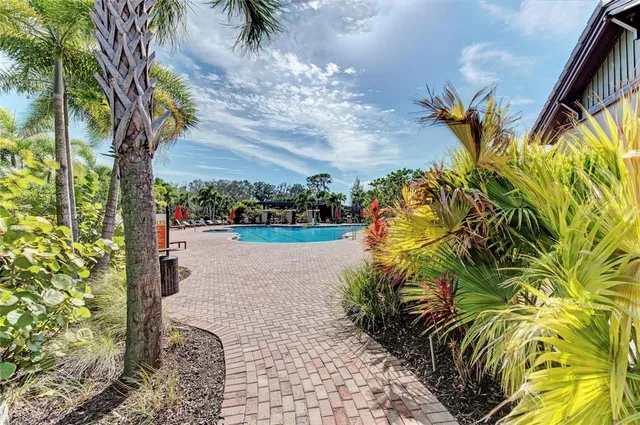 $349,900 | 5635 Los Robles Court, Palmetto, FL 34221