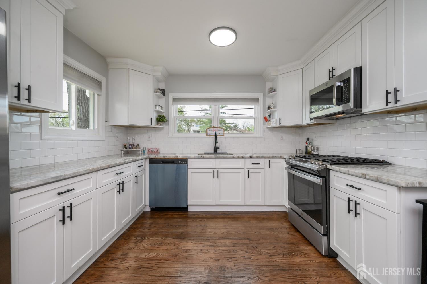 24 Half Acre Road Jamesburg, NJ 08831 - Photo 7 of 36