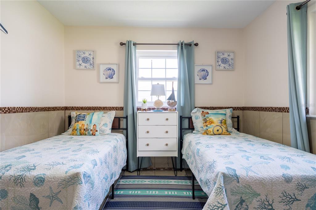 2140 Pinehurst Street Sarasota, FL 34231 - Photo 19 of 40 a bedroom with a bed and window