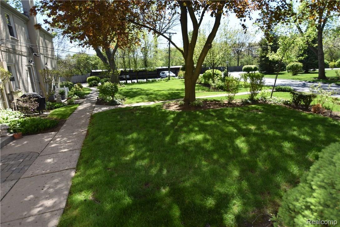 1800 Graefield Road Birmingham, MI 48009 - Photo 22 of 25 Park-like setting in the Backyard