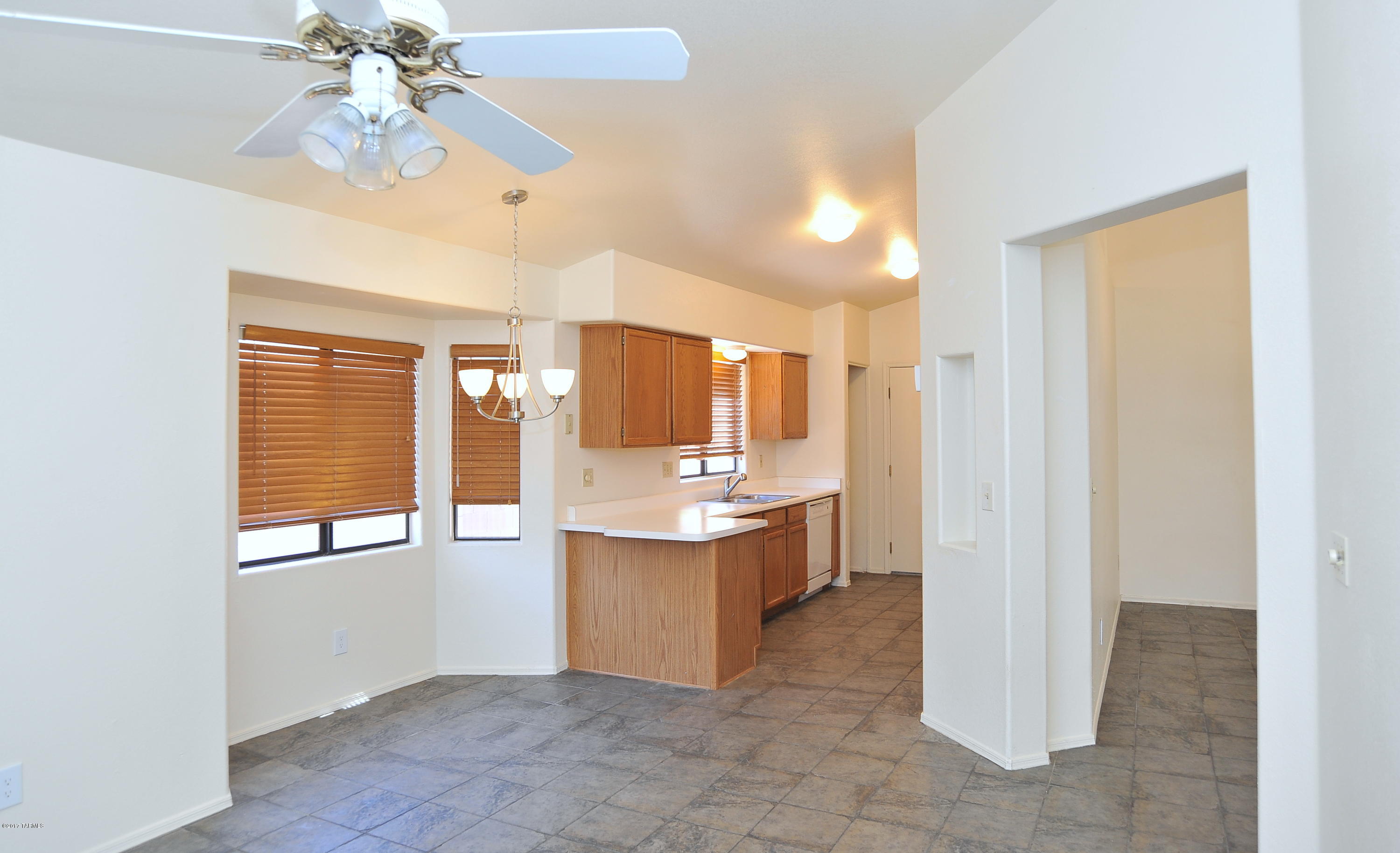 8206 East Mesquite Ridge Circle Tucson, AZ 85710 - Photo 13 of 42