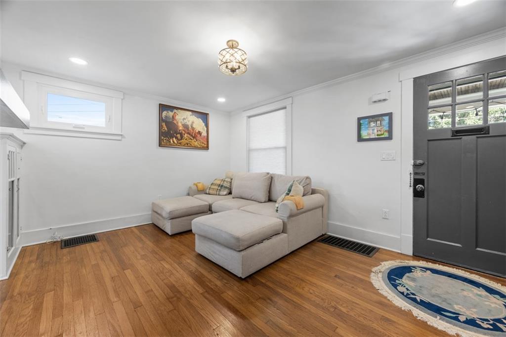 612 Peebles Street Pittsburgh, PA 15221 - Photo 6 of 41