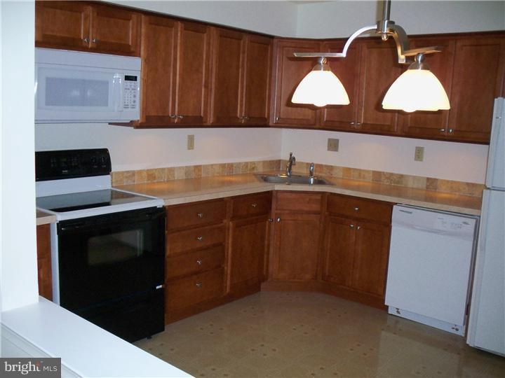 70 Farnwood Road Mount Laurel, NJ 08054 - Photo 5 of 20 Kitchen