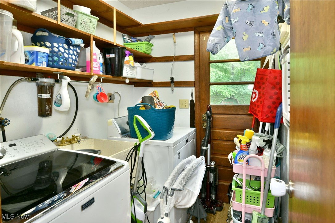 5531 Phillips Rice Road Cortland, OH 44410 - Photo 14 of 50 Washroom with washer / clothes dryer