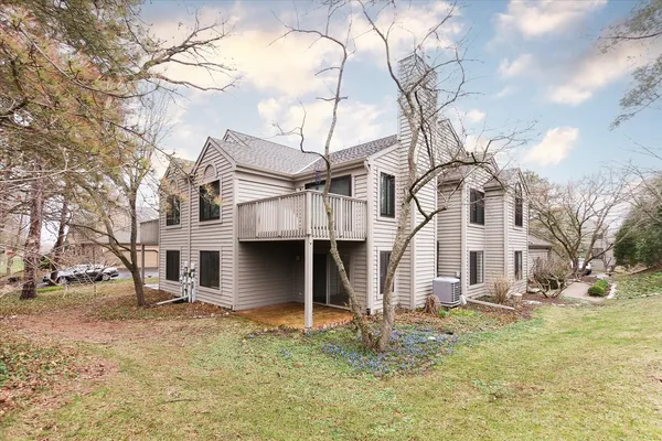 $319,900 | 981 Longmeadow Court, Unit 1030, Lake Barrington, IL 60010