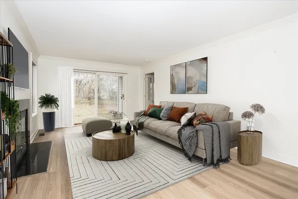 $319,900 | 981 Longmeadow Court, Unit 1030, Lake Barrington, IL 60010