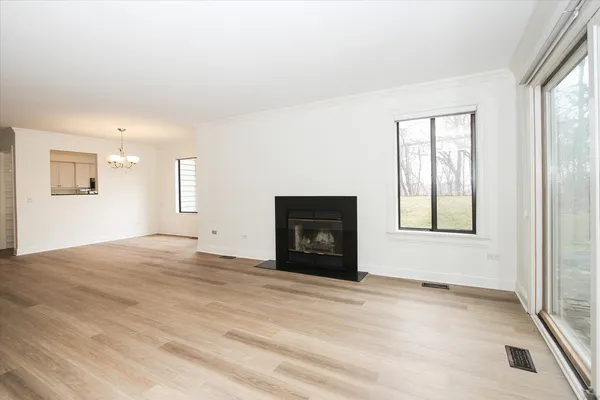 $319,900 | 981 Longmeadow Court, Unit 1030, Lake Barrington, IL 60010