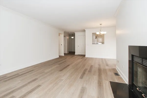 $319,900 | 981 Longmeadow Court, Unit 1030, Lake Barrington, IL 60010