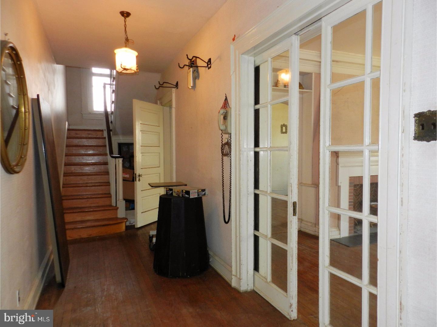 6445 Drexel Road Philadelphia, PA 19151 - Photo 8 of 18 Foyer