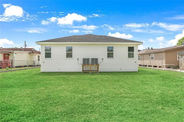$1,800 | 406 Community Street, Arabi, LA 70032
