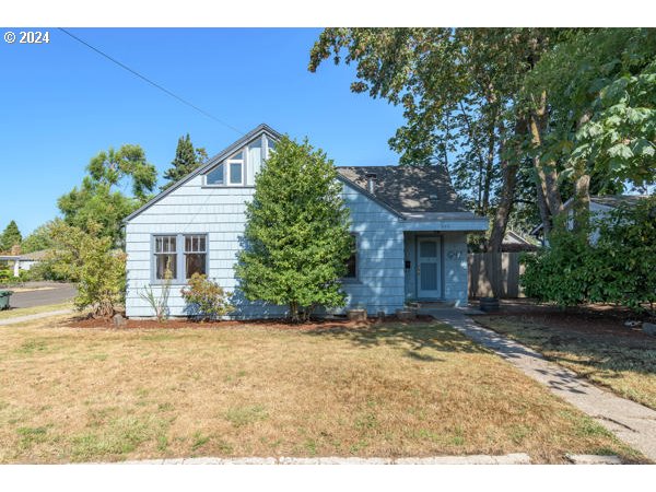 647 5th Street Springfield, OR 97477 - Photo 1 of 40 a view of a house with a yard and potted plants