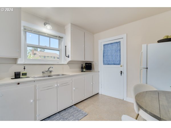 647 5th Street Springfield, OR 97477 - Photo 13 of 40 a kitchen with granite countertop a sink cabinets and window