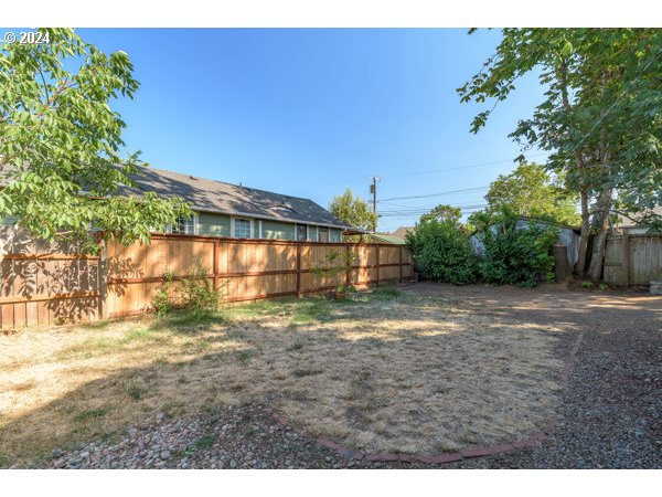 647 5th Street Springfield, OR 97477 - Photo 33 of 40 a view of outdoor space with city view
