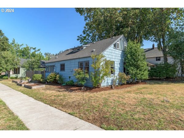 647 5th Street Springfield, OR 97477 - Photo 35 of 40 a front view of a house with a garden