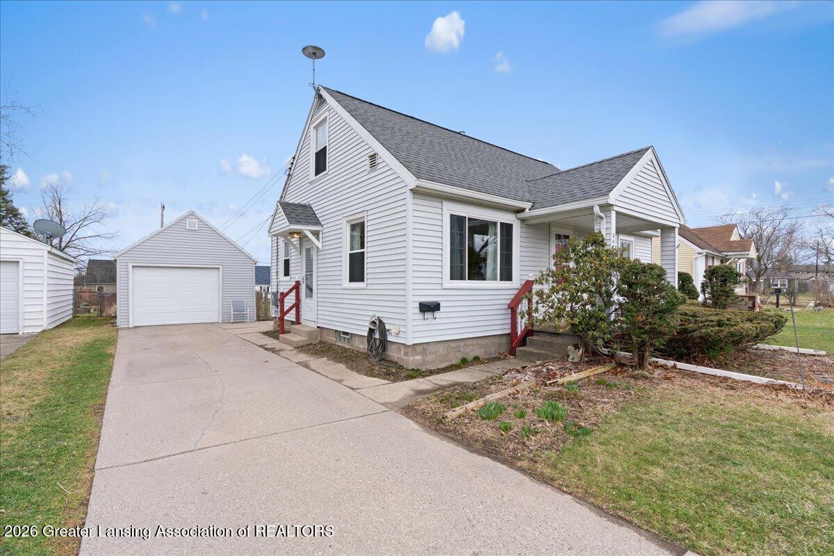 3423 Upton Road Lansing, MI 48917 - Photo 2 of 40 04-Media Jett - 25