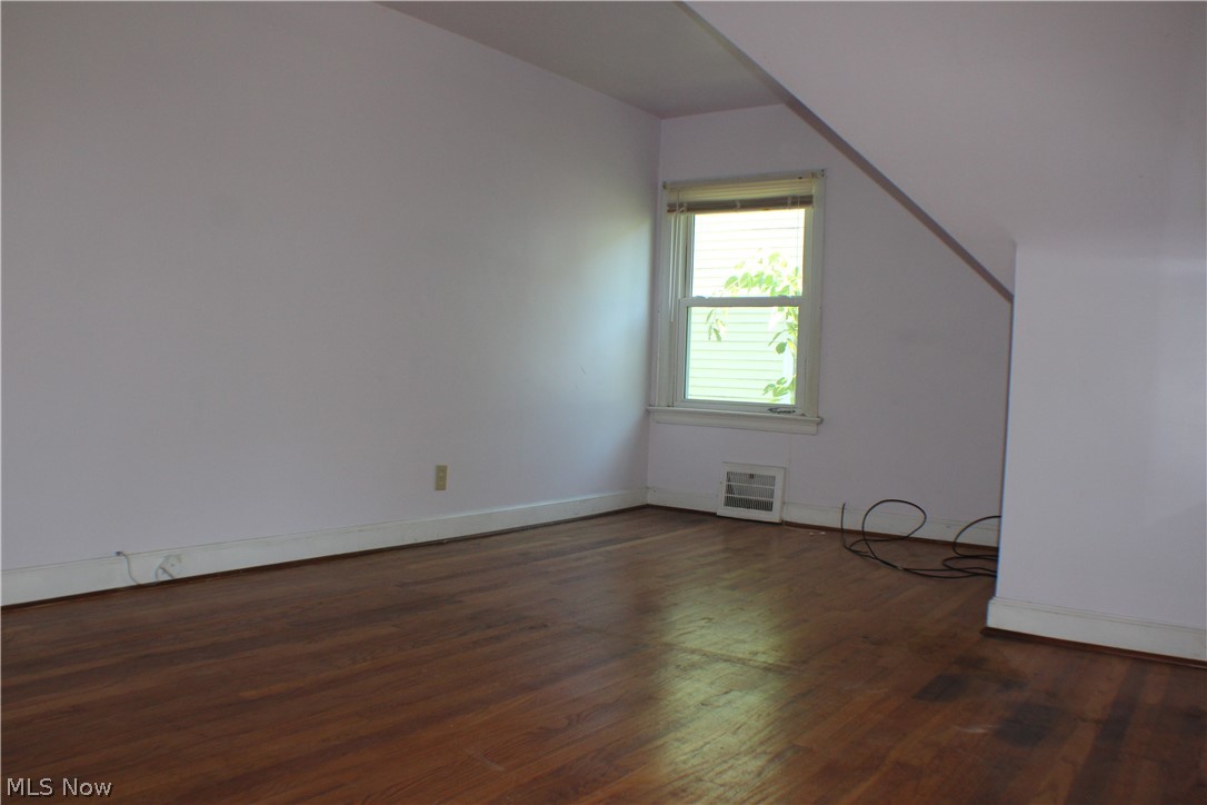 1079 Elbon Road Cleveland Heights, OH 44121 - Photo 14 of 29