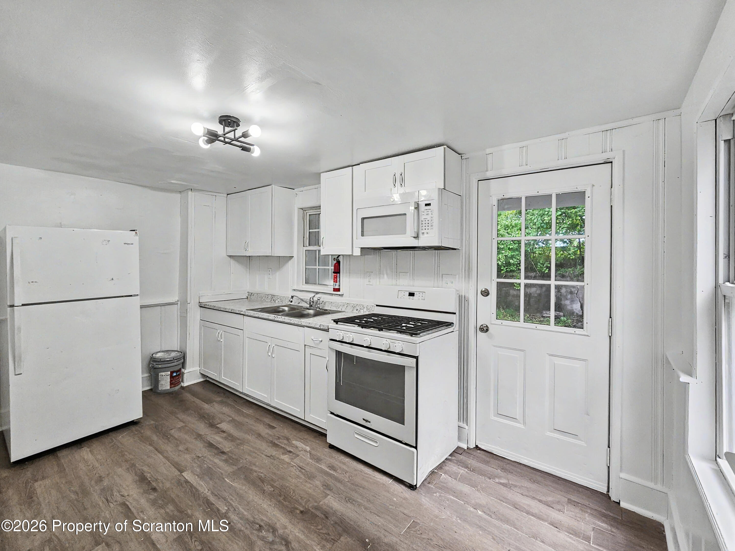 907 Green Ridge Street, Unit R Scranton, PA 18509 - Photo 3 of 14 Kitchen View 1