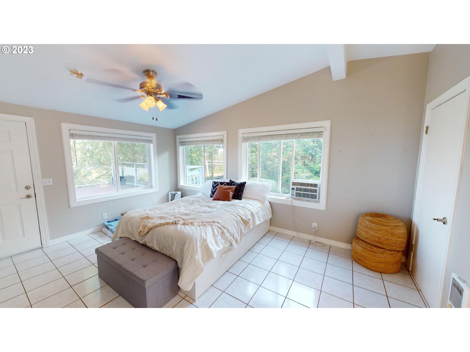 29281 North Grizzly Road Gold Beach, OR 97444 - Photo 16 of 48 Primary Bedroom