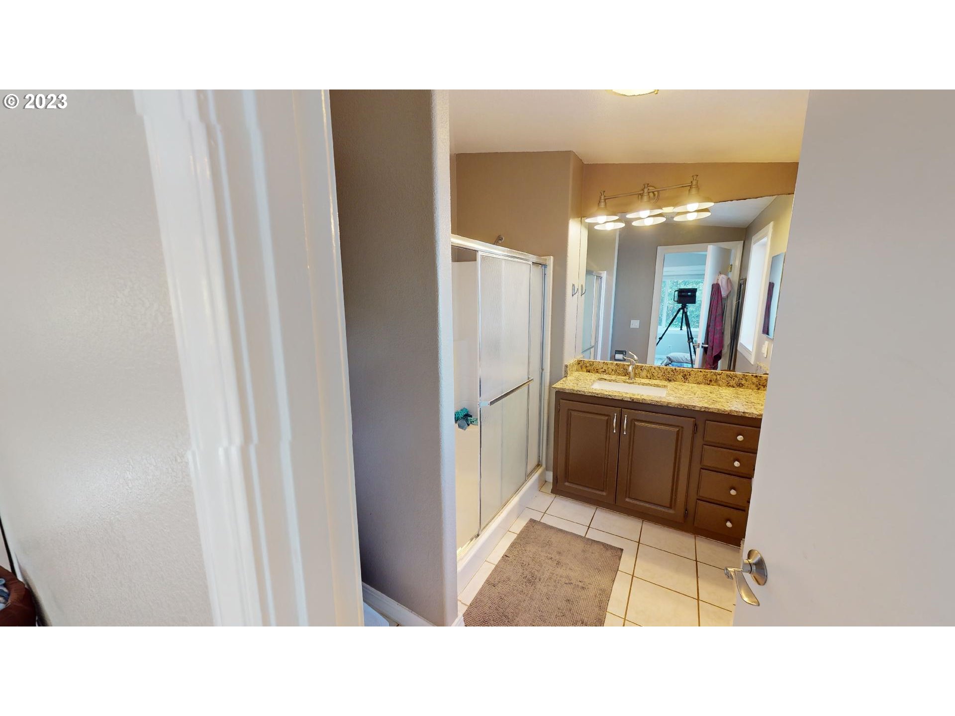 29281 North Grizzly Road Gold Beach, OR 97444 - Photo 21 of 48 Owner's Suite Bathroom