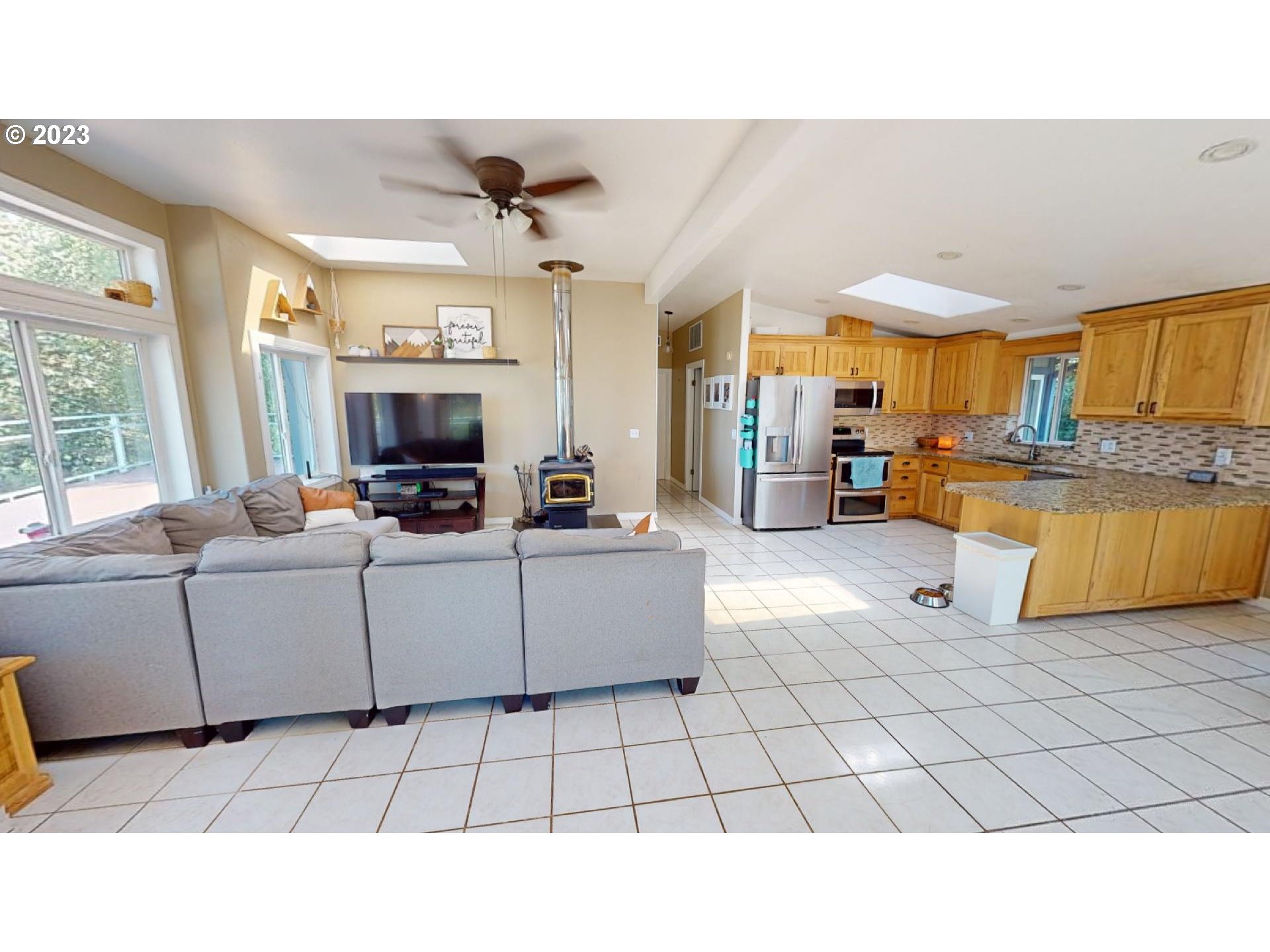 29281 North Grizzly Road Gold Beach, OR 97444 - Photo 6 of 48 Kitchen/Living Room