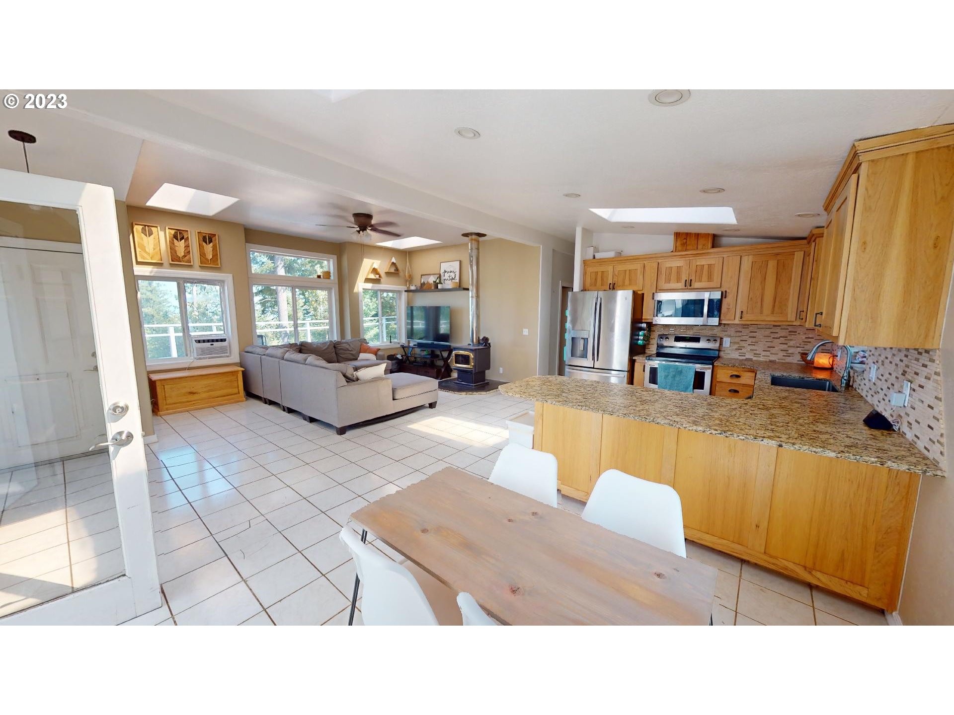 29281 North Grizzly Road Gold Beach, OR 97444 - Photo 8 of 48 Kitchen/Living Room