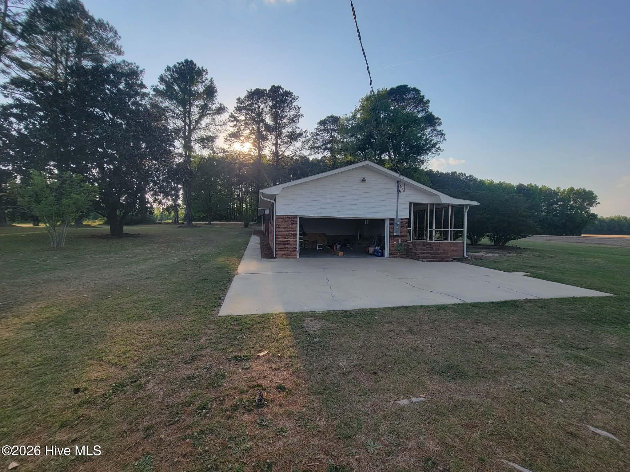 4338 Grifton Hugo Road Grifton, NC 28530 - Photo 5 of 55 Garage/Driveway