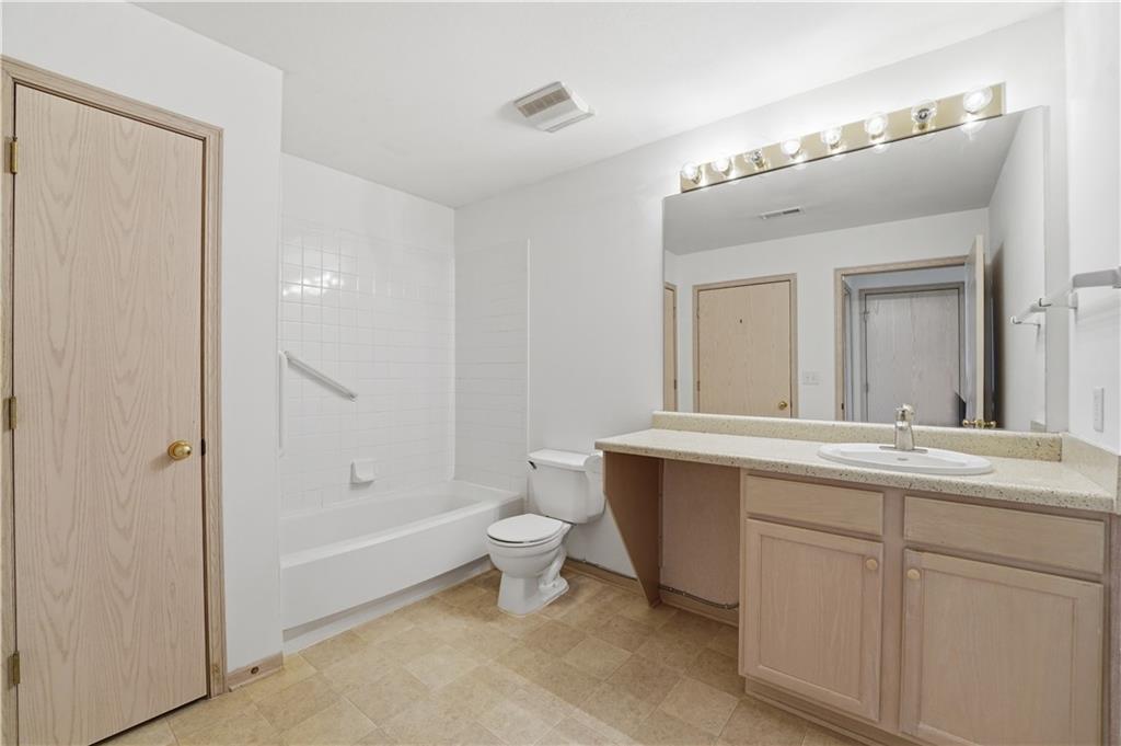 11392 South Pflumm Road Olathe, KS 66215 - Photo 29 of 41