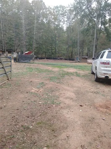 a view of a pathway with a yard