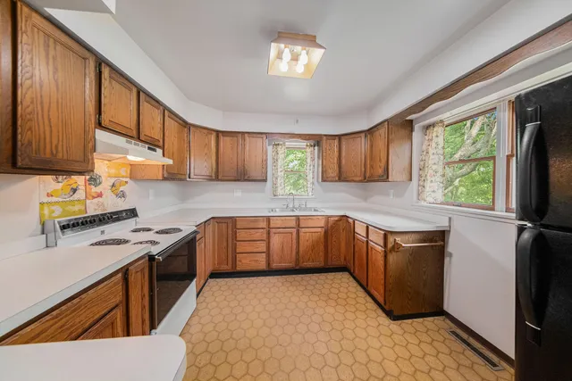 $299,900 | 10501 Hadley Road, Gregory, MI 48137