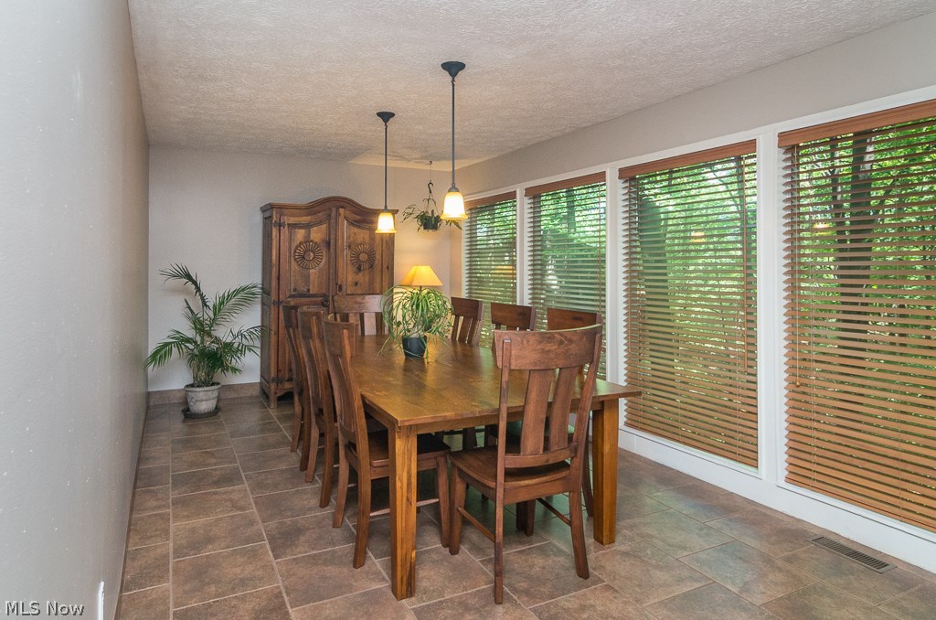 12193 Windcliff Road Strongsville, OH 44136 - Photo 5 of 25 Gallery Image 5