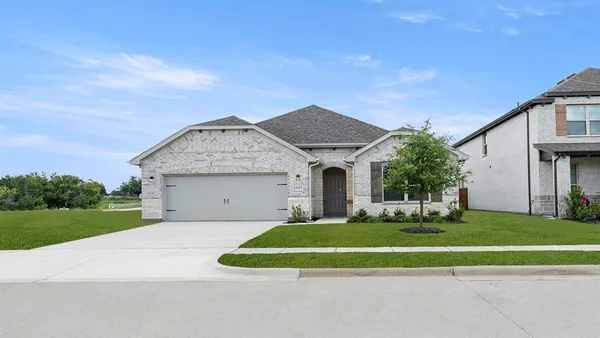 $409,900 | 1645 Elle Lane, Aubrey, TX 76227