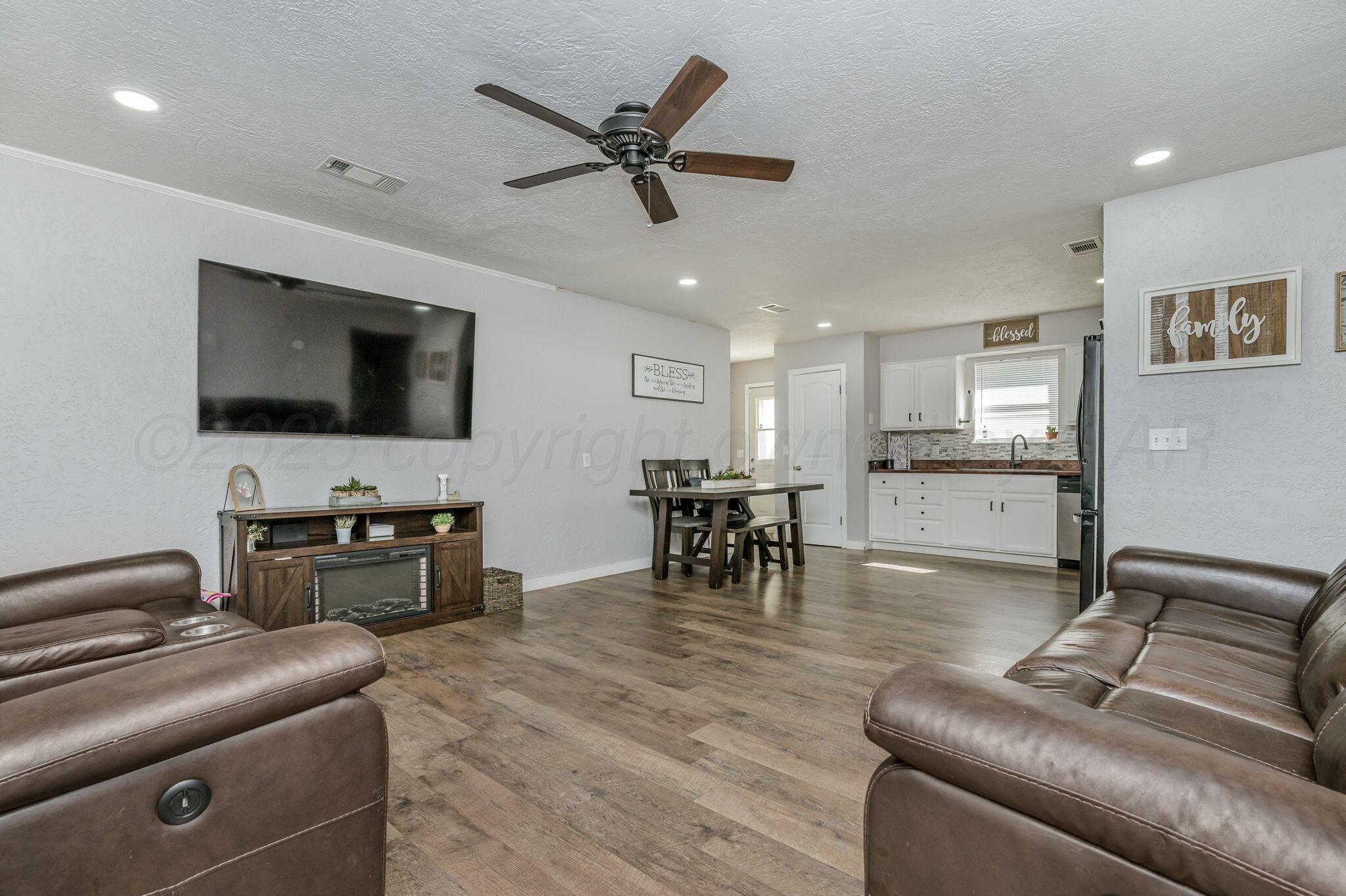 5207 South Travis Street Amarillo, TX 79110 - Photo 3 of 24 5207 S Travis St 06