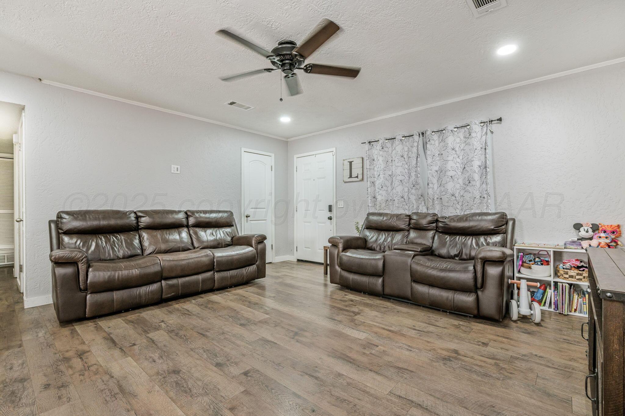 5207 South Travis Street Amarillo, TX 79110 - Photo 4 of 24 5207 S Travis St 07