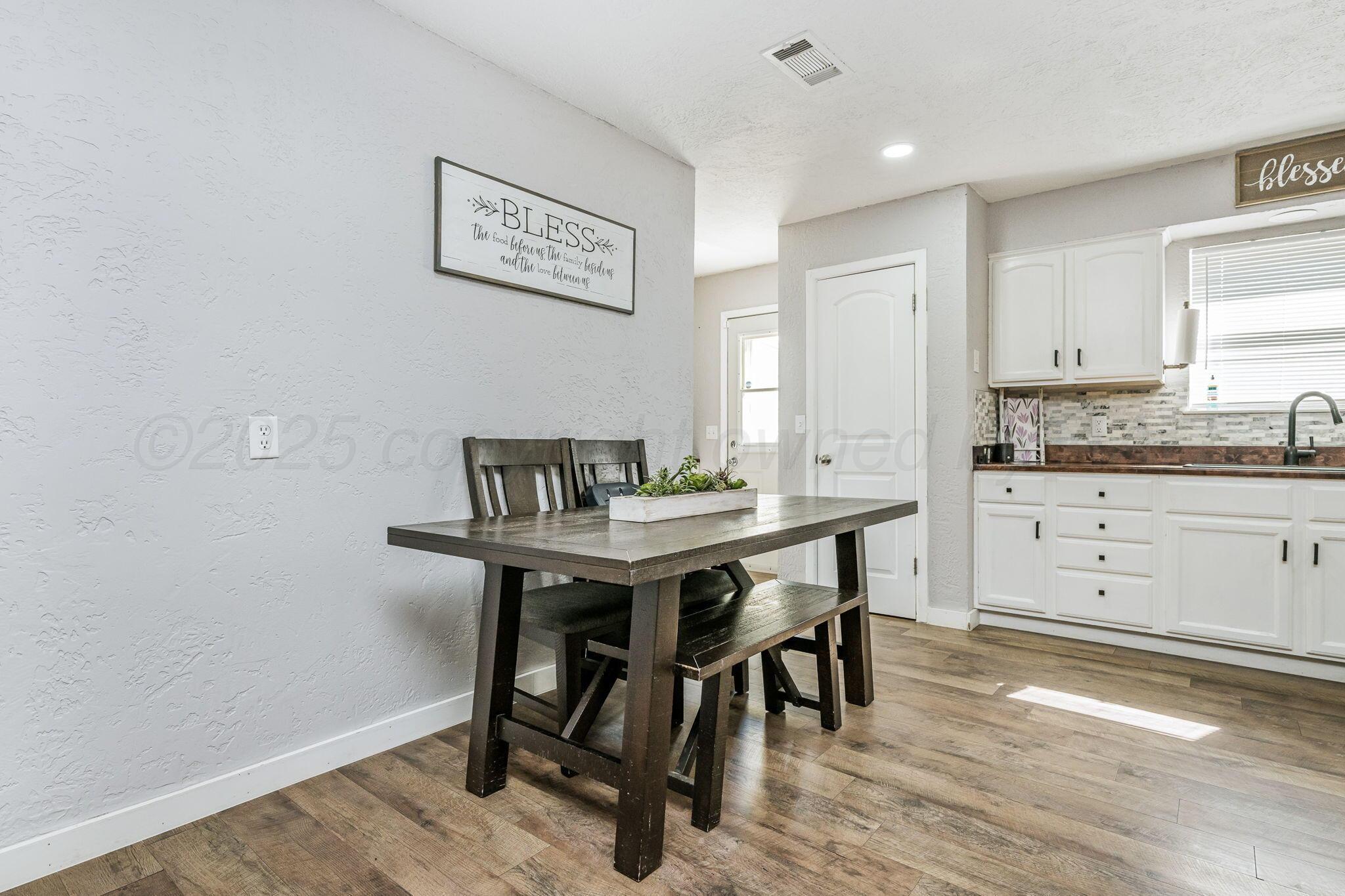 5207 South Travis Street Amarillo, TX 79110 - Photo 5 of 24 5207 S Travis St 08