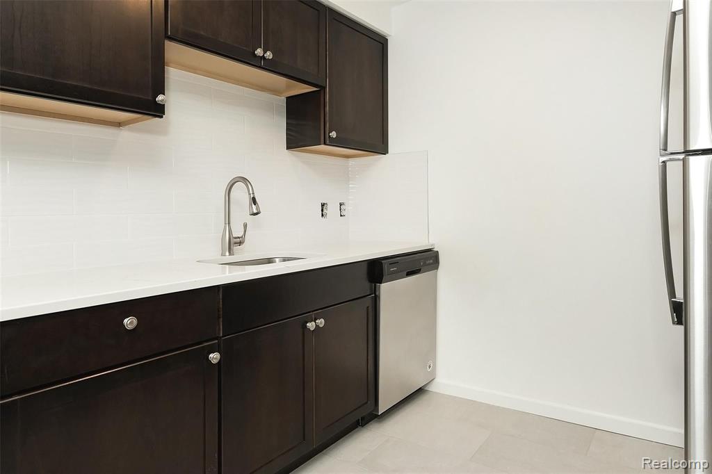 3350 Greenfield Road, Unit 17 Royal Oak, MI 48073 - Photo 7 of 19