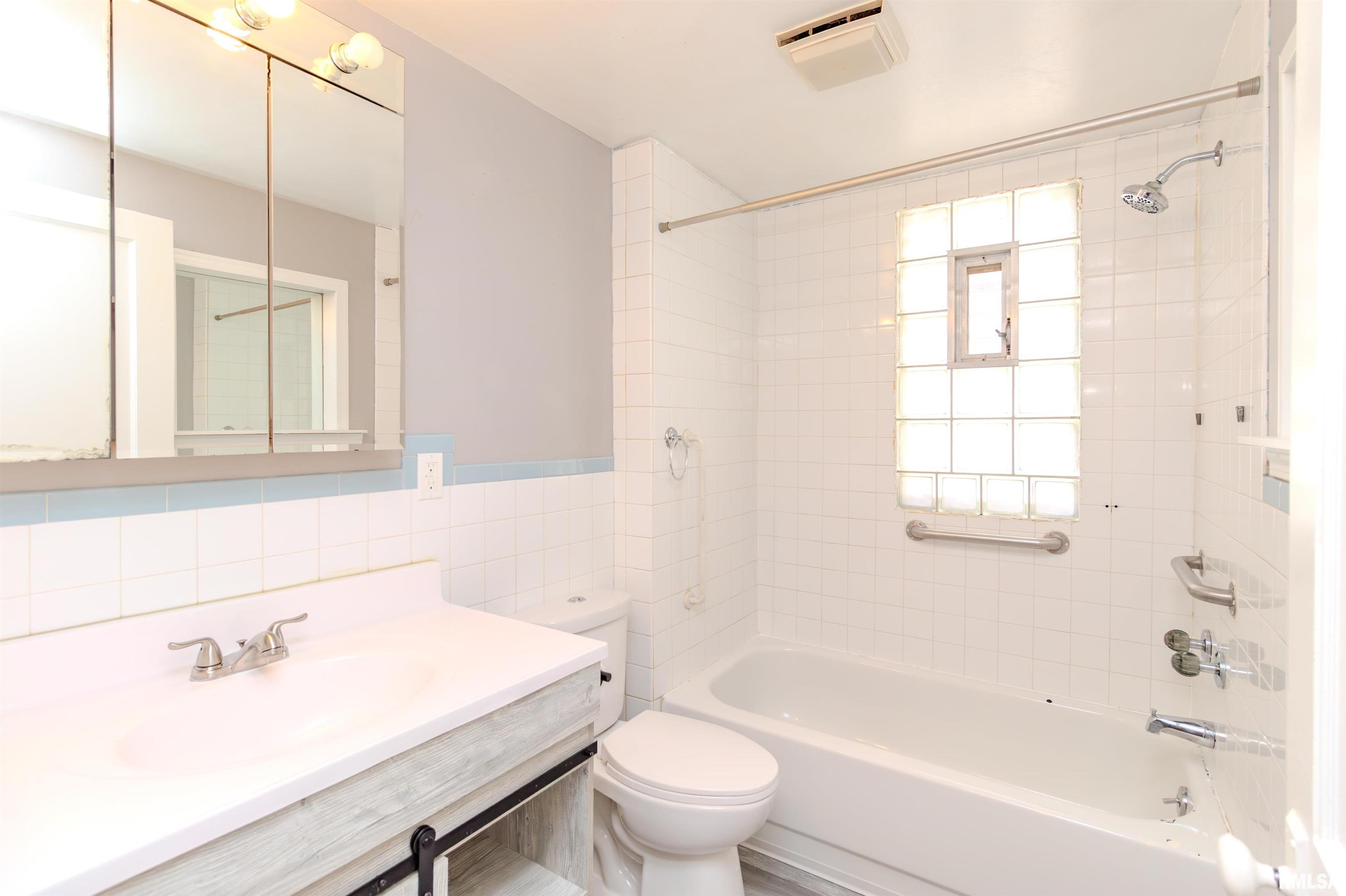 329 Willow Street Pekin, IL 61554 - Photo 13 of 40