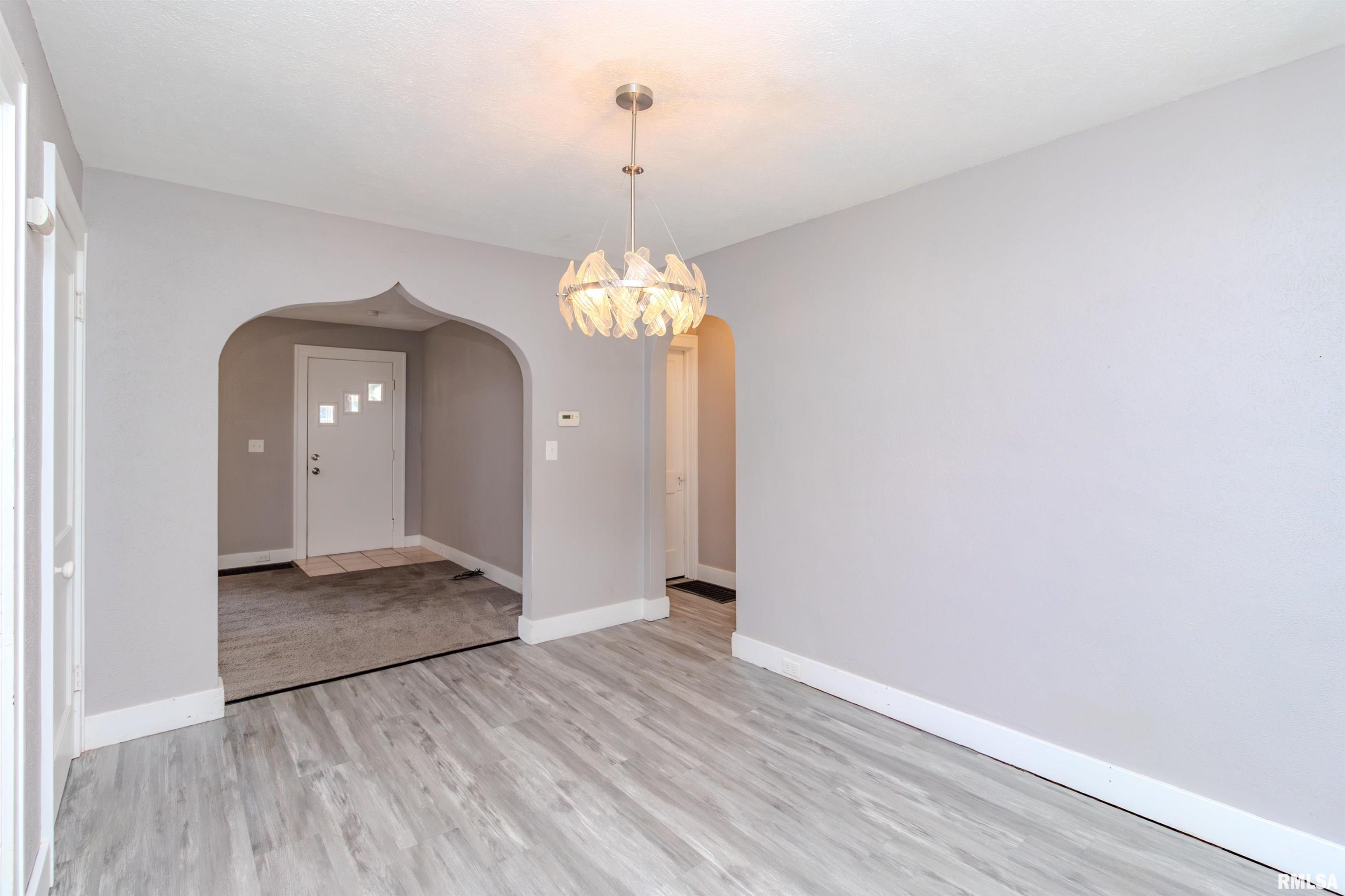 329 Willow Street Pekin, IL 61554 - Photo 23 of 40