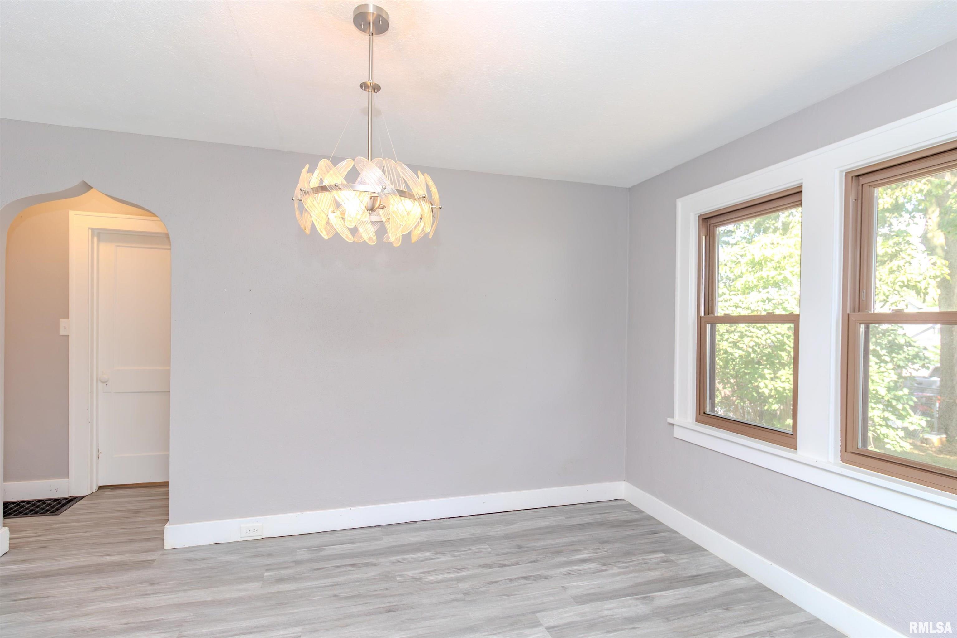 329 Willow Street Pekin, IL 61554 - Photo 8 of 40