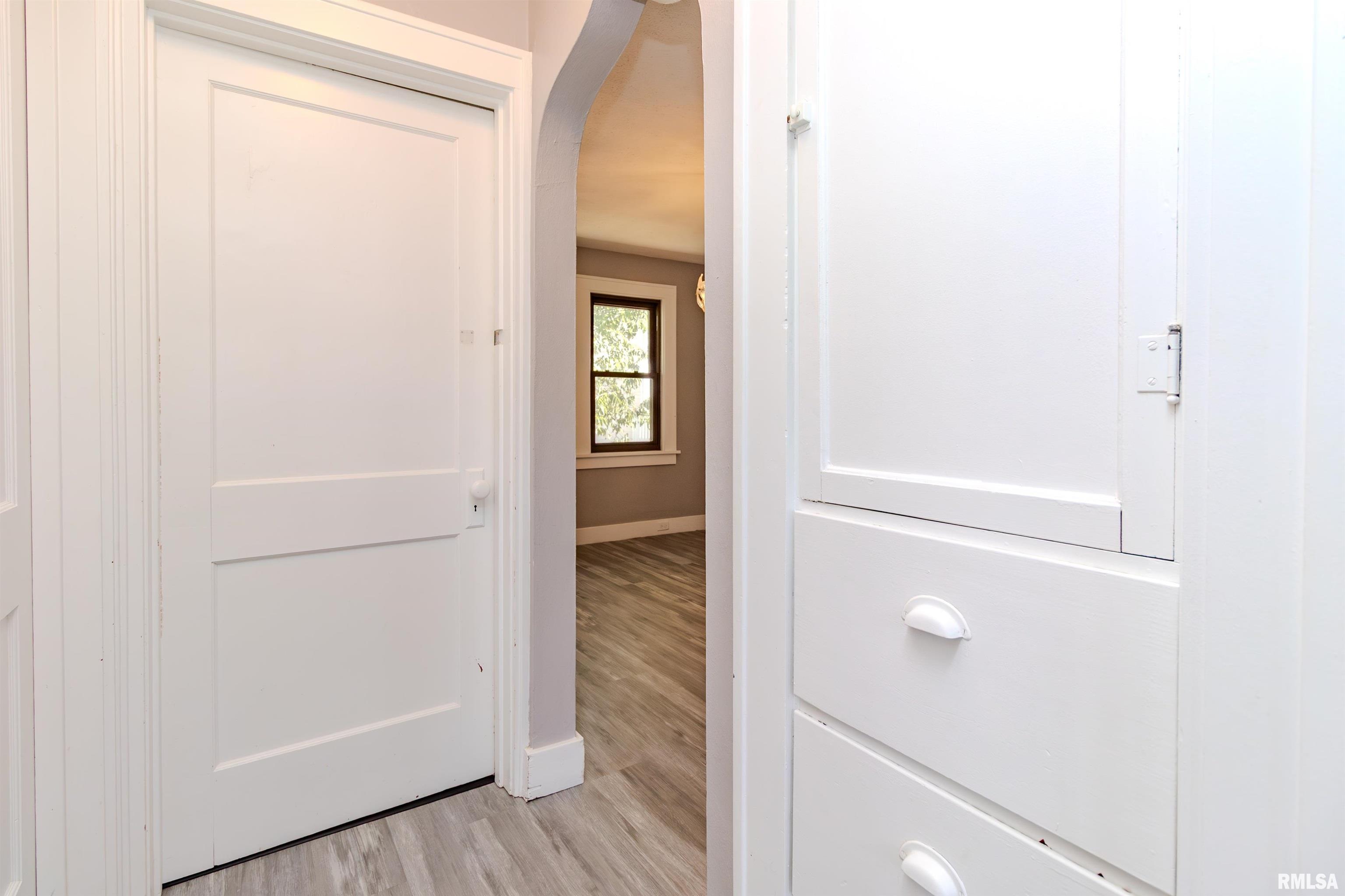 329 Willow Street Pekin, IL 61554 - Photo 9 of 40