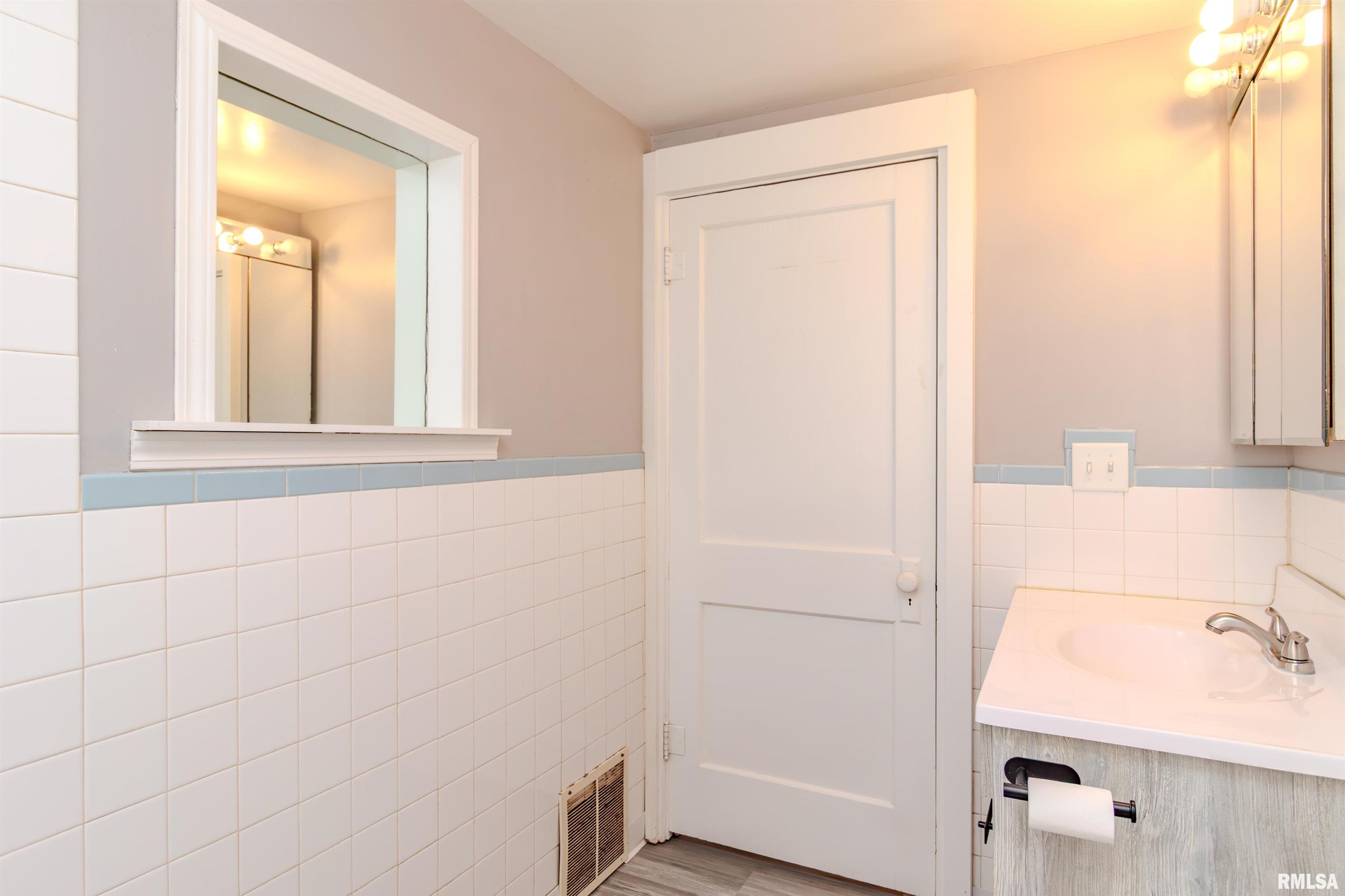 329 Willow Street Pekin, IL 61554 - Photo 10 of 40