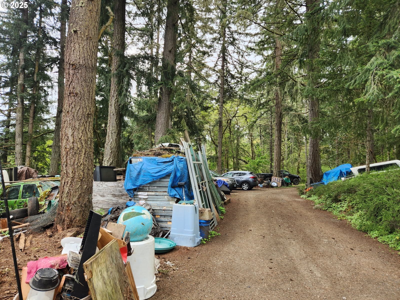 28387 Rainbow Valley Road Eugene, OR 97402 - Photo 6 of 9 a view of a patio with table and chairs and a fire pit