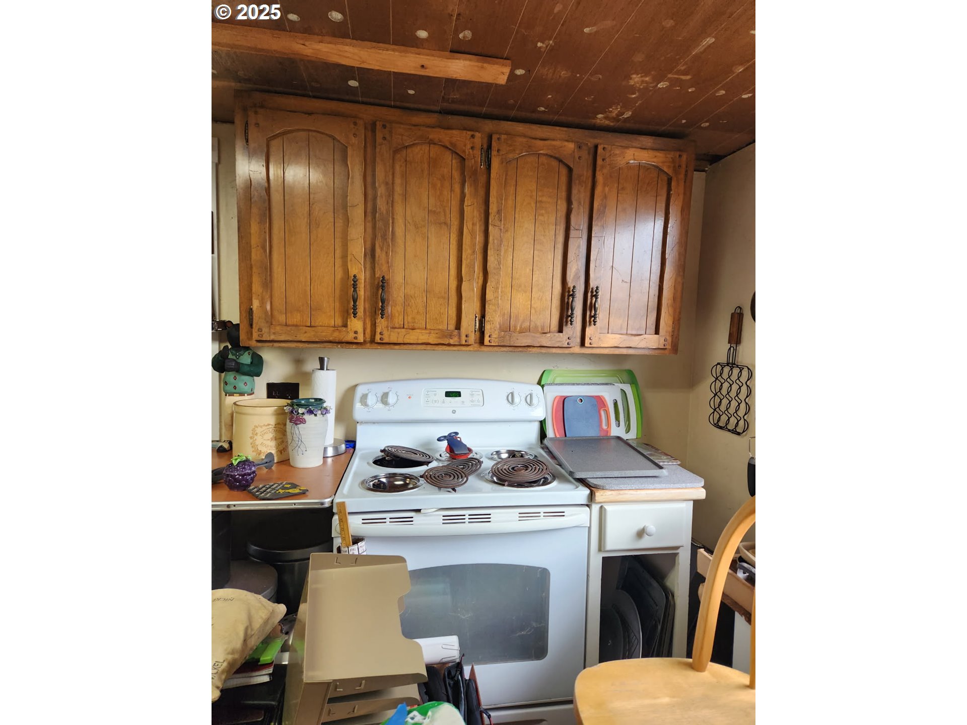 28387 Rainbow Valley Road Eugene, OR 97402 - Photo 8 of 9 a kitchen with a stove and a refrigerator