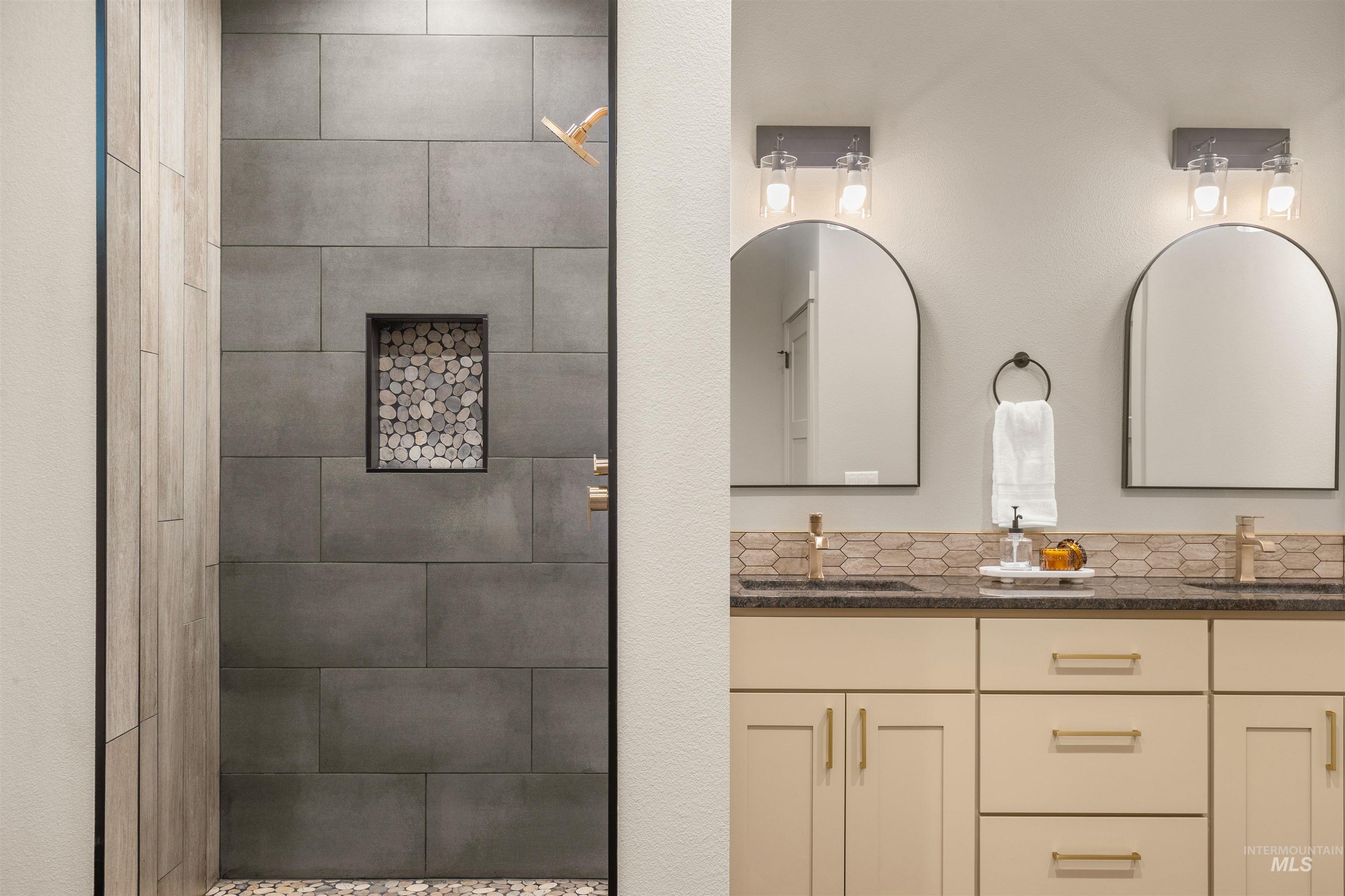 335 Warner Avenue Lewiston, ID 83501 - Photo 29 of 43 Full bath with a stall shower and double vanity