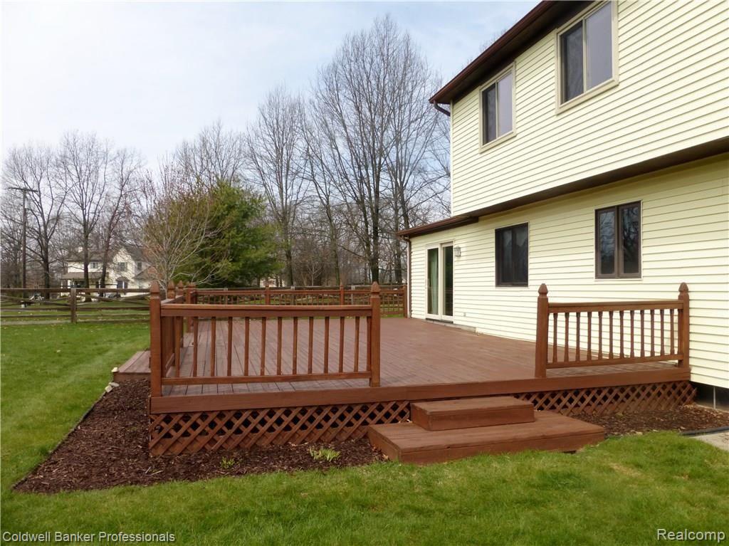 5412 Farley Road Clarkston, MI 48346 - Photo 5 of 32 5.JPG