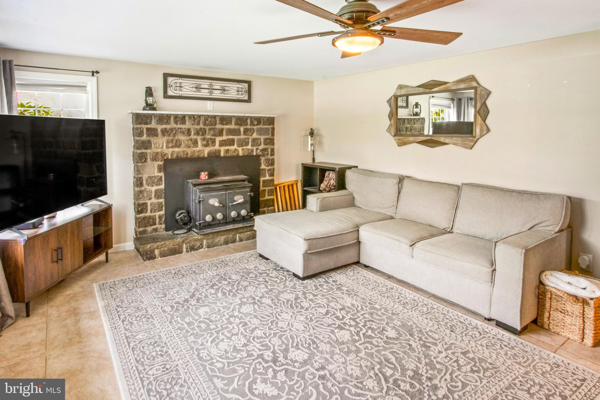 116 Rieck Avenue Millville, NJ 08332 - Photo 4 of 26 Living Room