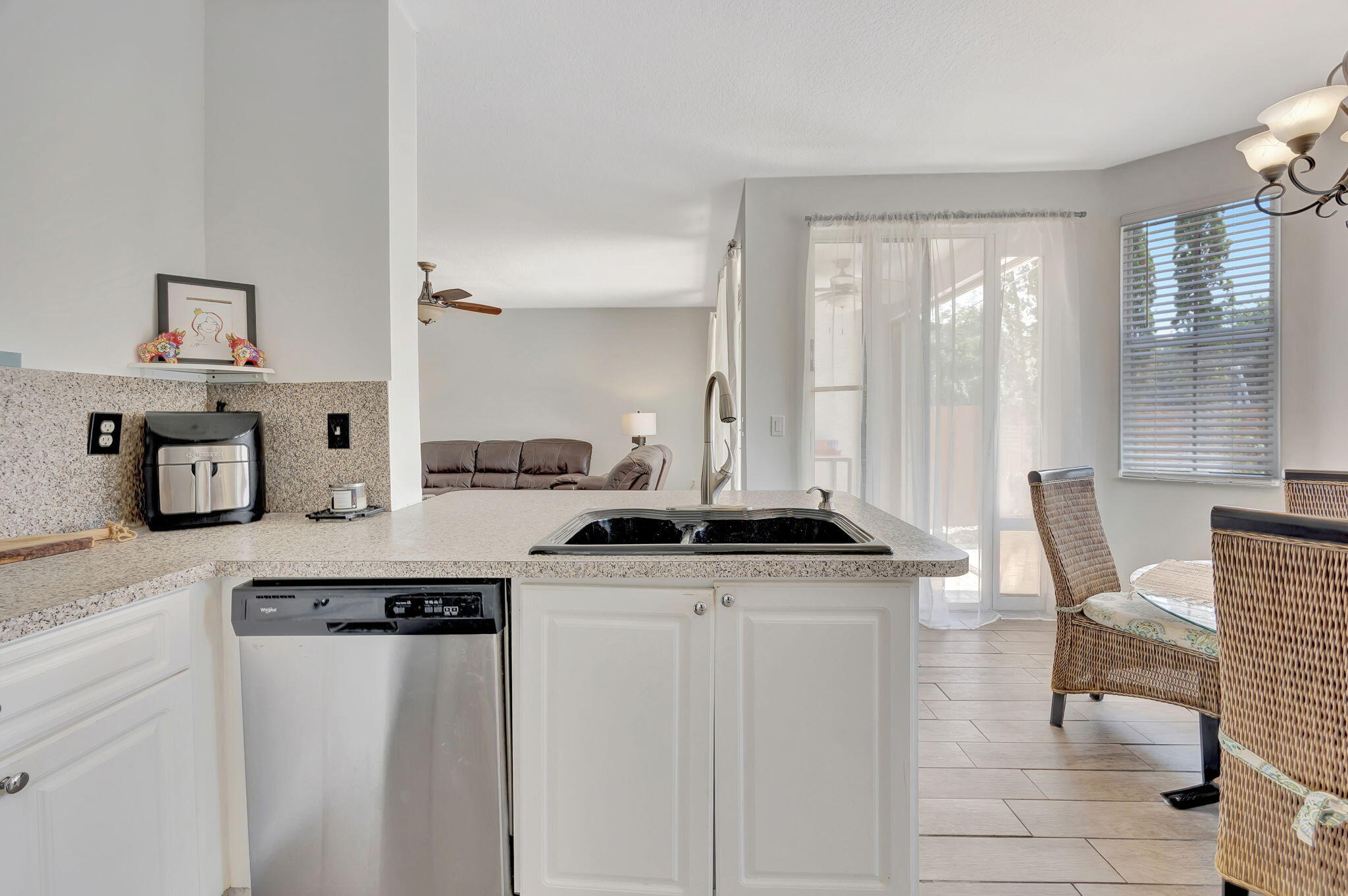 13838 Southwest 41st Terrace Miami, FL 33175 - Photo 12 of 68 Kitchen