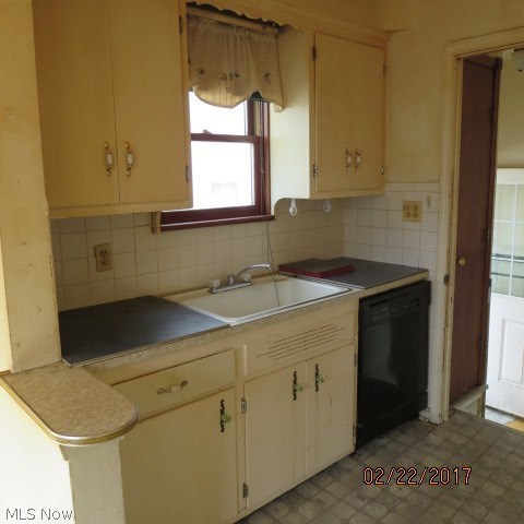 4418 Redfern Road Cleveland, OH 44134 - Photo 4 of 13